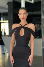 Robe de bal sirène élégante en satin noir avec tulle et col licou décolleté épaules dénudées