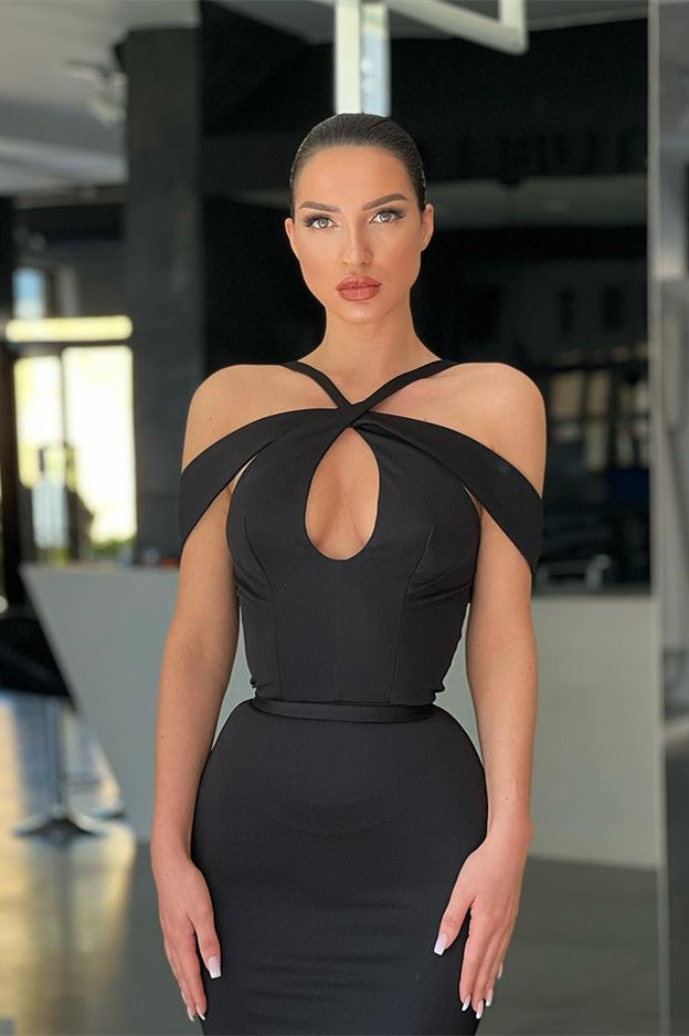 فساتين سهرة حورية البحر الأنيقة من الساتان والتول باللون الأسود مع ياقة حمالة وأكتاف مكشوفة