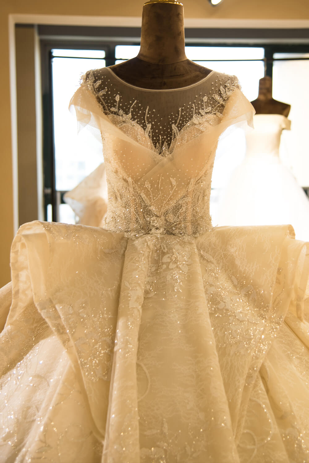 Elegant Illusion neck Cap Sleeve Appliques Tulle A-line Princess Wedding Dress