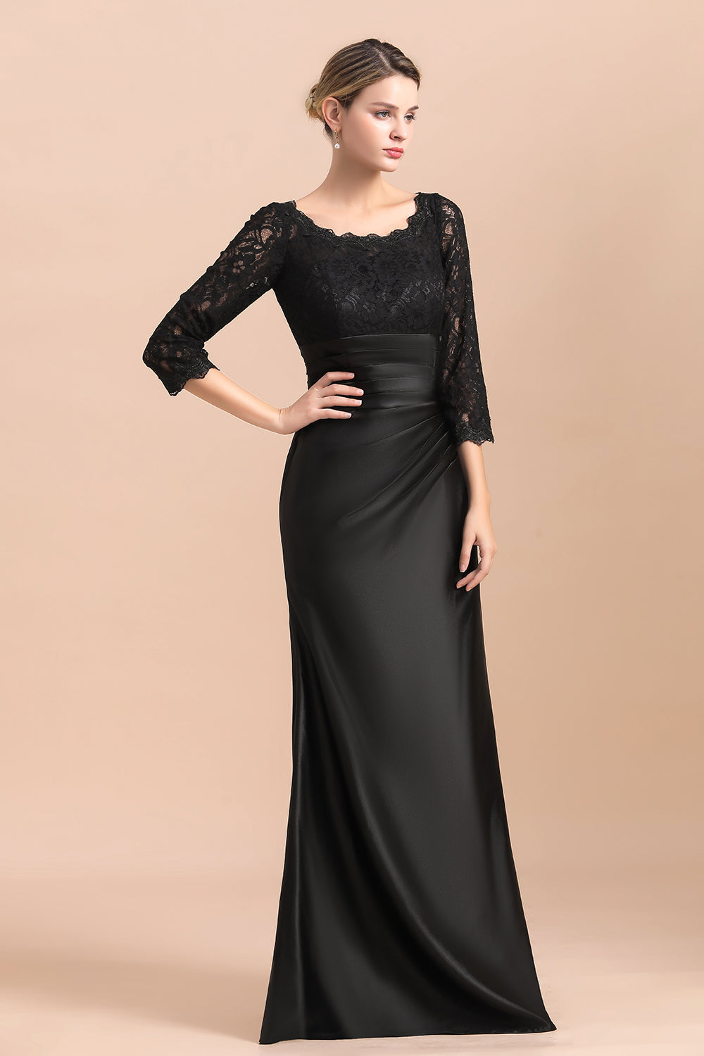 Vestido de Mãe da Noiva Elegante com Rendas de Cetim Pretas, Folhos e Mangas 3/4 à Venda