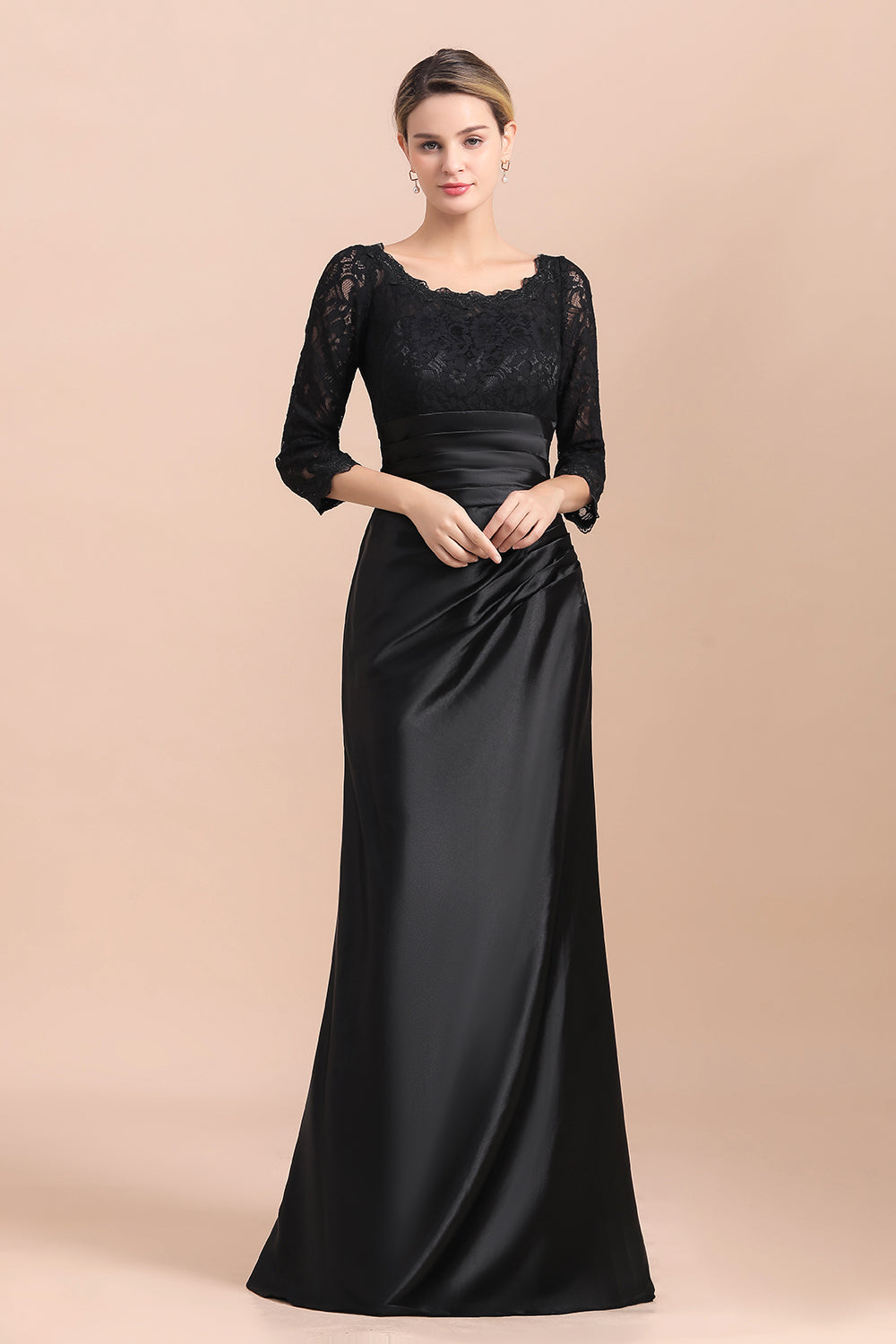 Vestido de Mãe da Noiva Elegante com Rendas de Cetim Pretas, Folhos e Mangas 3/4 à Venda