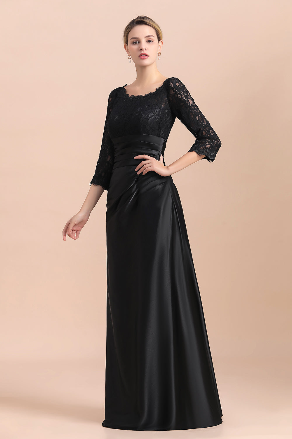 Elegante vestido de novia de satén negro con mangas 3/4 y volantes de encaje, en oferta.