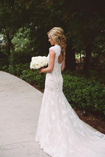 Elegante vestido de novia con apliques de encaje y botón con cremallera