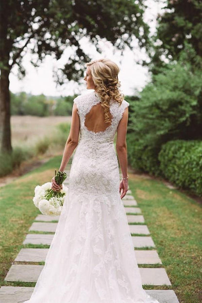 Elegante vestido de novia con apliques de encaje y botón con cremallera