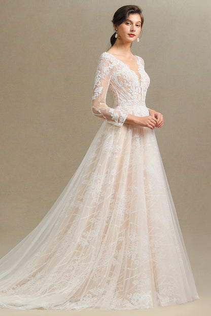 Elegantes Brautkleid aus Spitze mit tiefem V-Ausschnitt, langen Ärmeln und bodenlangen Brautkleidern 