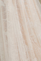 Vestido de Noiva Elegante em Renda com Decote Profundo em V, Mangas Compridas e Comprimento até ao Chão