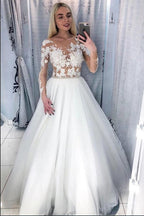 Elegante vestido de novia largo de tul con encaje, apliques y corte en A y mangas tipo barco
