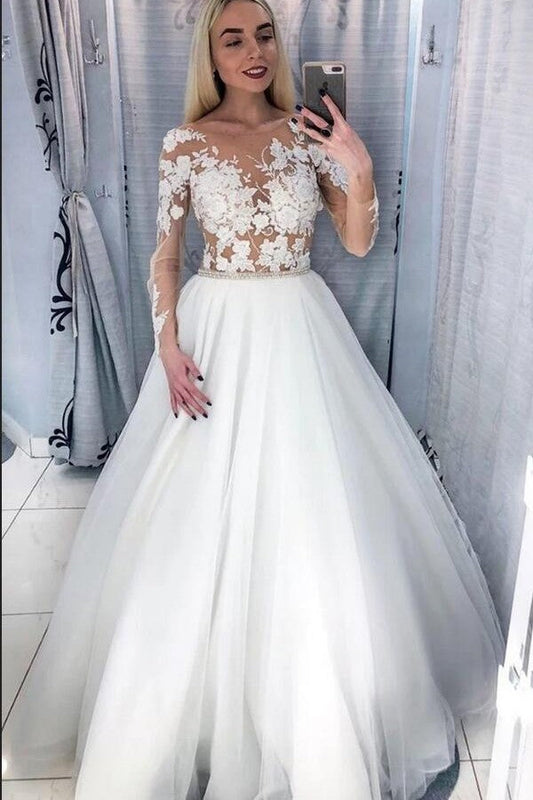 Elegantes langes A-Linien-Brautkleid mit Bateau-Ausschnitt, Spitzenapplikationen und Tüll