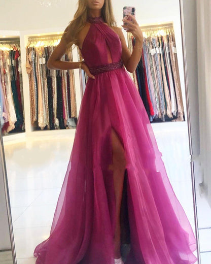 Elegantes langes A-Linien-Neckholder-Ballkleid aus Tüll mit Schlitz