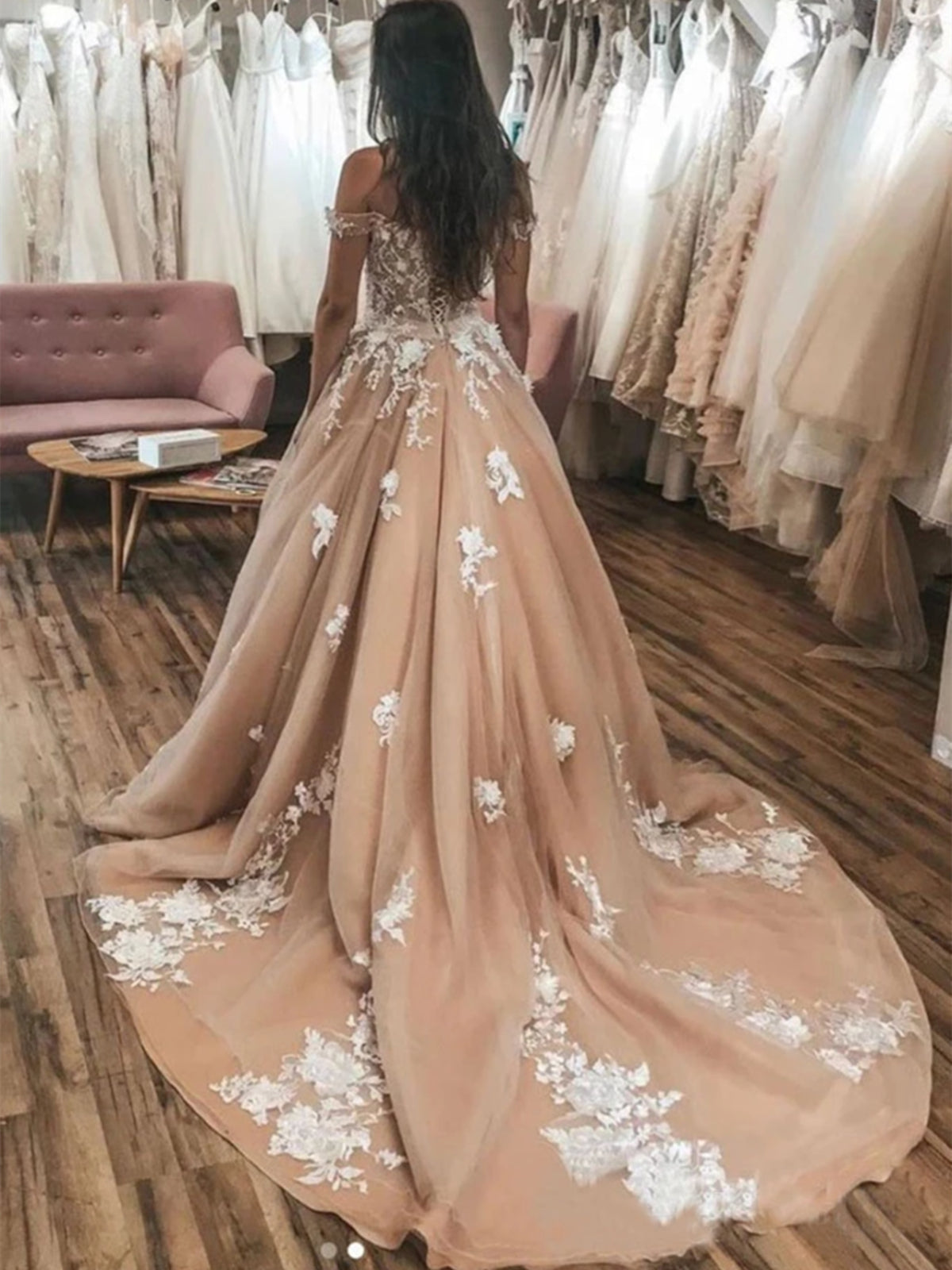 Vestidos Elegantes Compridos em Linha A com Ombros Descobertos, Renda e Tule para Baile de Finalistas