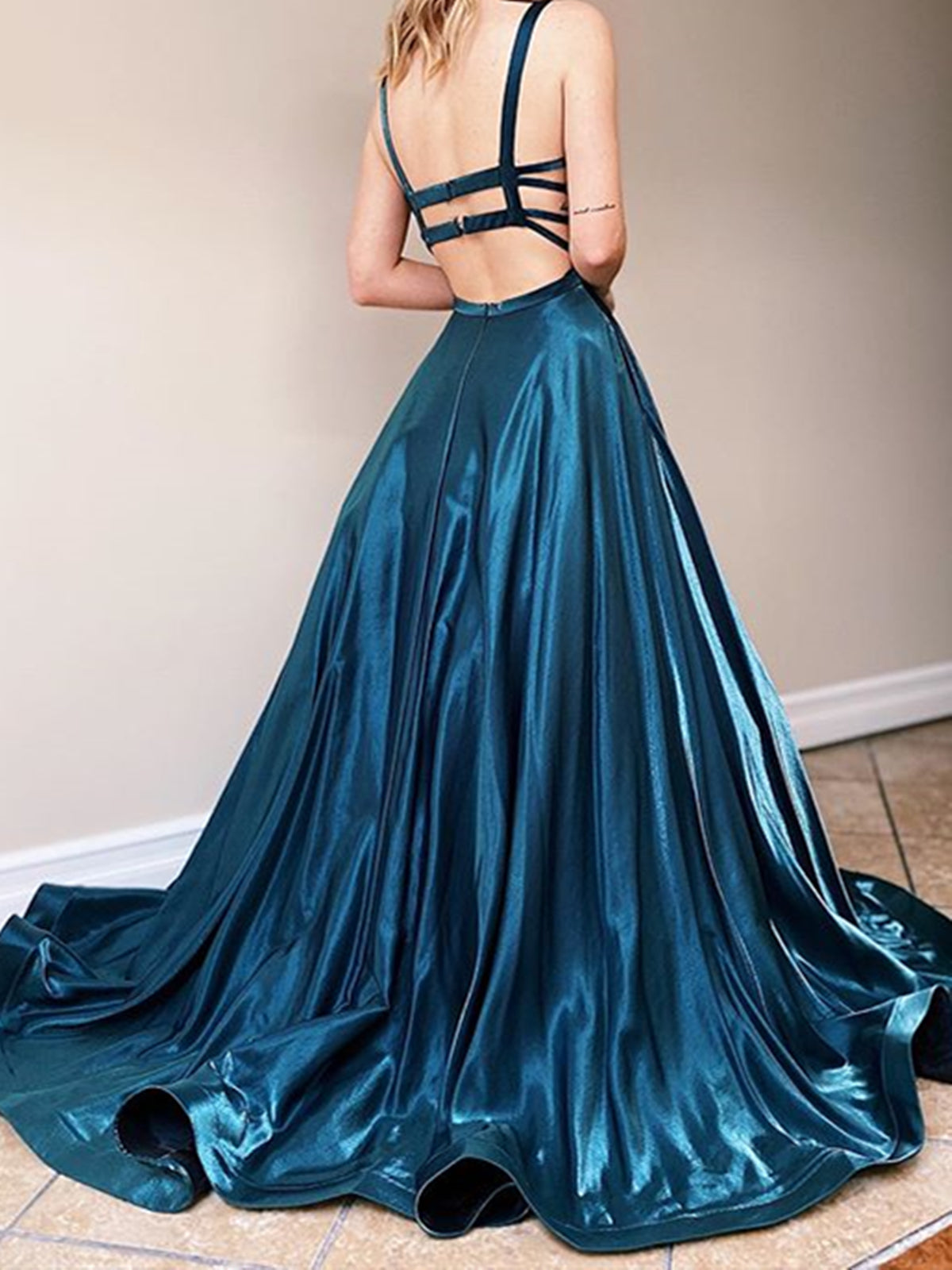 Elegante vestido de fiesta formal de noche, largo, sin mangas, con espalda abierta y corte A