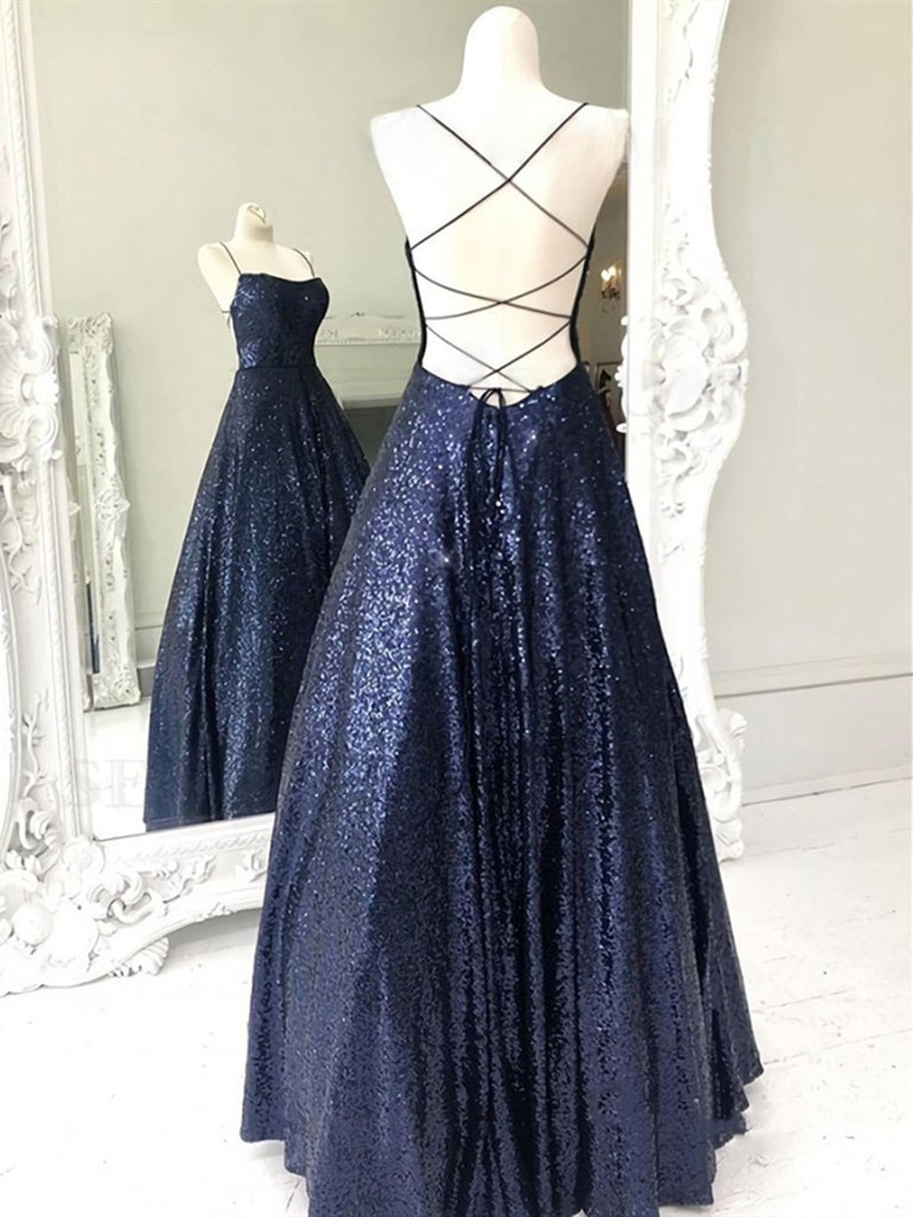 Elegante abito lungo a linea ad A senza spalline con paillettes e schiena scoperta per cerimonie formali