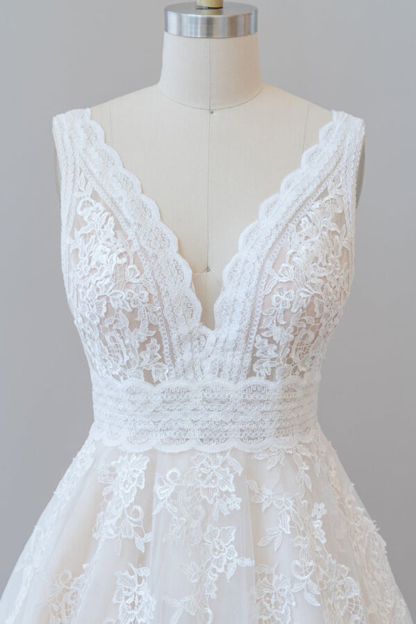 Abito da sposa elegante lungo a linea ad A con scollo a V, applicazioni in pizzo, tulle e schiena scoperta