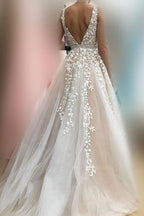 Elegant Long A line V neck Appliques Lace Tulle Wedding Dress