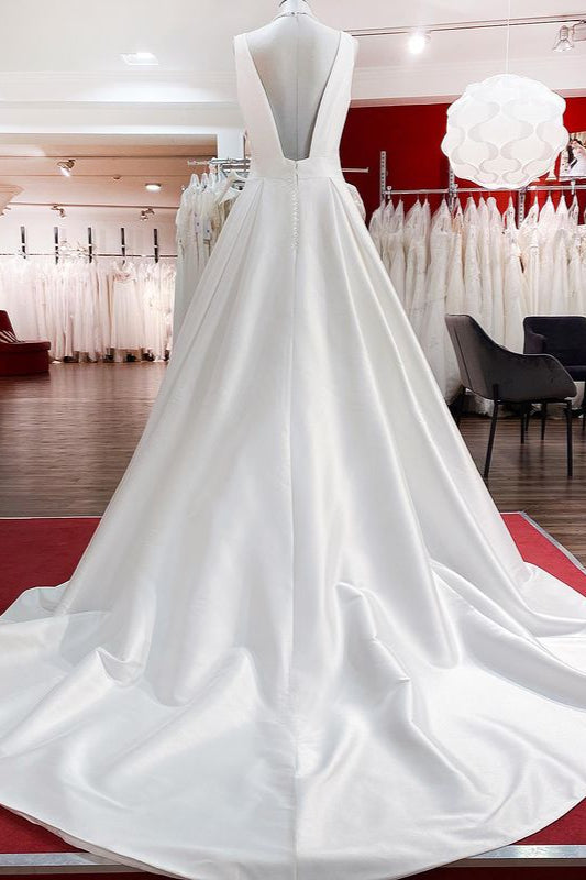 Elegante abito da sposa lungo a linea ad A con scollo a V in raso, balze e schiena scoperta
