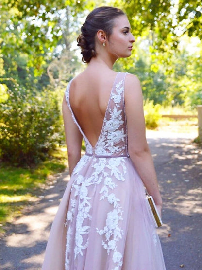 Elegant Long A-line V-neck Tulle Lace Backless Formal Graduation Prom Dresses