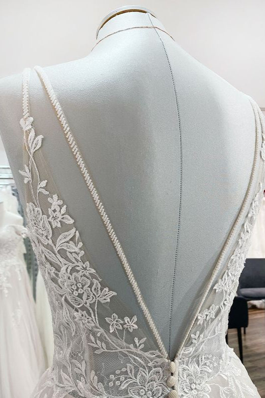 Elegante abito da sposa lungo a linea ad A con scollo a V, tulle, spalline sottili e pizzo