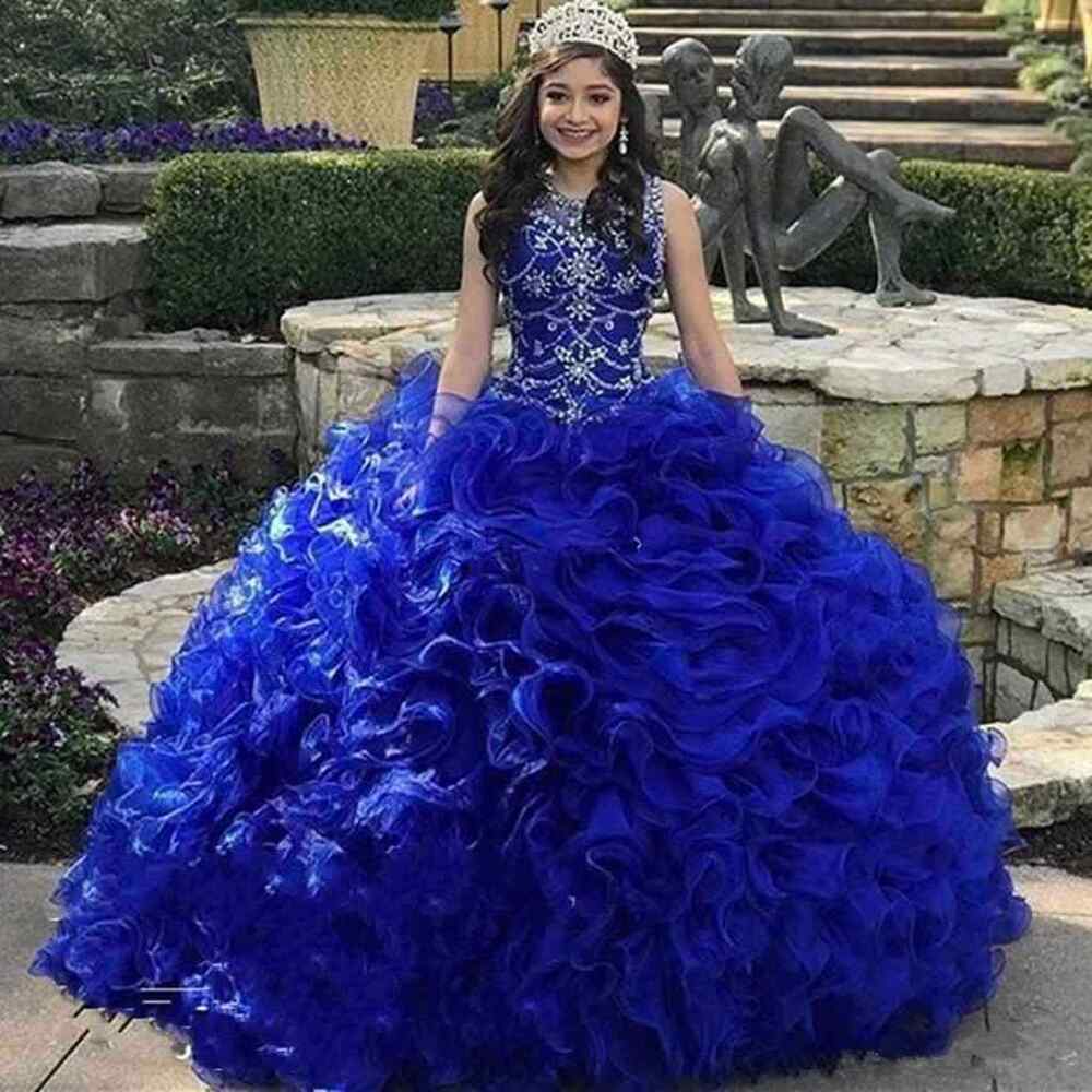Elegante vestido largo de quinceañera con cuentas de tul y joya azul real