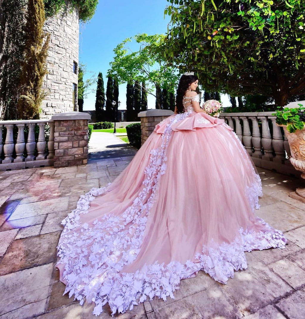 Elegante vestido largo de fiesta con hombros descubiertos, apliques de encaje y tul para quinceañera
