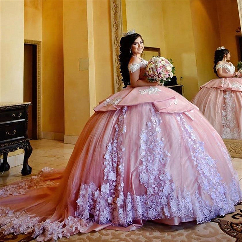 Elegante vestido largo de fiesta con hombros descubiertos, apliques de encaje y tul para quinceañera