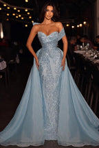 Elegante abito lungo blu a linea ad A, senza spalline e con scollo a barca, decorato con paillettes, per ballo di fine anno, con strascico staccabile