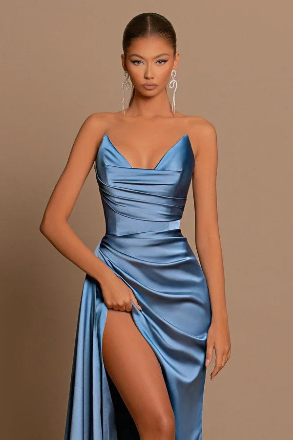Elegante abito lungo da sera color blu polvere a sirena senza maniche con spacco