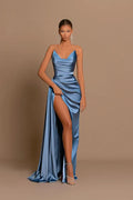 Elegante abito lungo da sera color blu polvere a sirena senza maniche con spacco