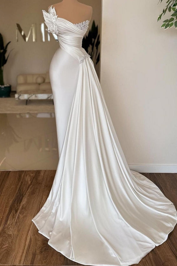 Elegantes langes trägerloses elfenbeinfarbenes Satin-Brautkleid mit Plissee und Perlen