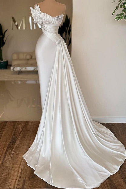 Elegantes langes trägerloses elfenbeinfarbenes Satin-Brautkleid mit Plissee und Perlen