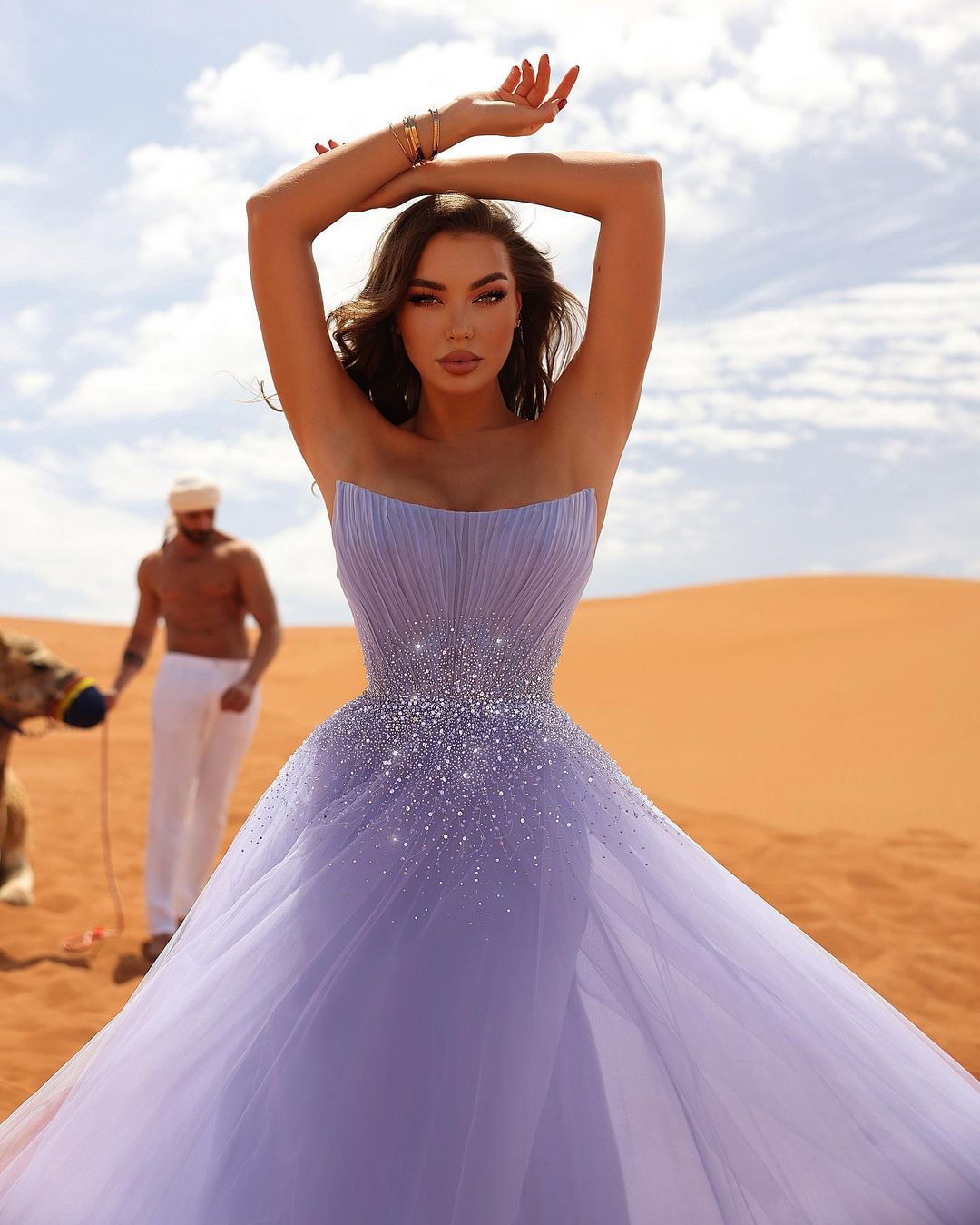 Elegante abito lungo lilla a linea ad A senza maniche con strass e tulle per ballo