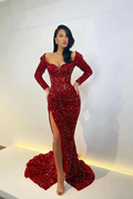 Abito da sera elegante lungo a sirena con maniche lunghe e paillettes, con spacco
