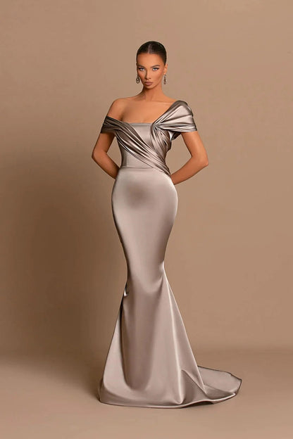 Elegante vestido de fiesta formal de satén con hombros descubiertos y corte sirena largo