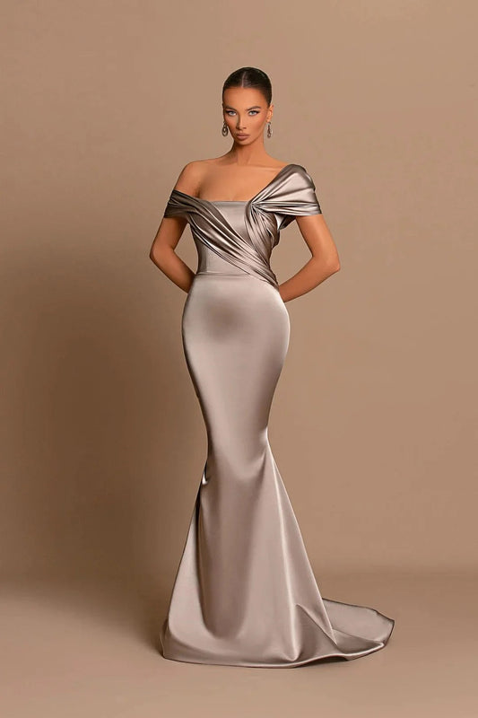 Elegante vestido de fiesta formal de satén con hombros descubiertos y corte sirena largo