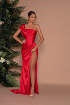 Elegante vestido de fiesta formal de satén con un solo hombro y corte sirena con abertura