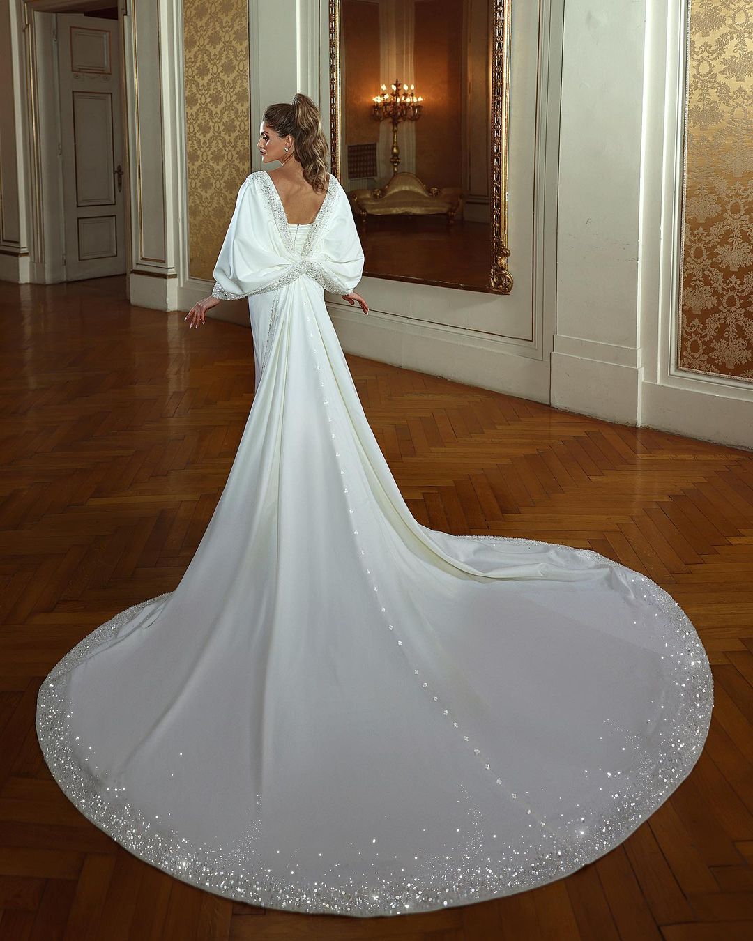 Elegantes langes Meerjungfrau-Brautkleid mit Herzausschnitt und langen Ärmeln und Perlenstickerei