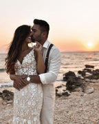 Elegantes langes Meerjungfrau-Brautkleid mit V-Ausschnitt und Blumenspitze