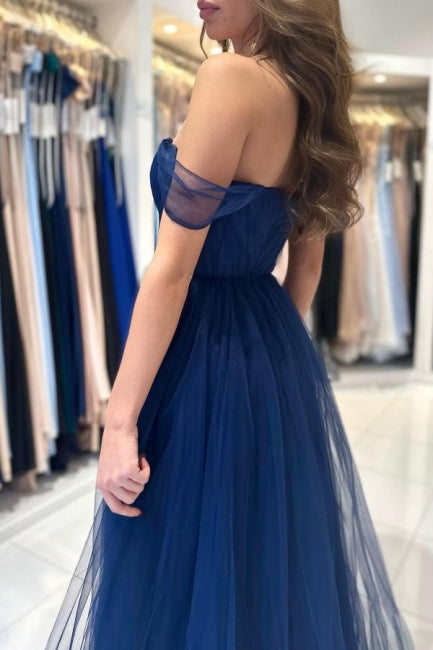 Elegante abito lungo blu navy a linea ad A senza spalline e con scollo a barca per ballo di fine anno