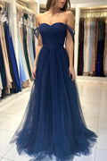 Elegante abito lungo blu navy a linea ad A senza spalline e con scollo a barca per ballo di fine anno