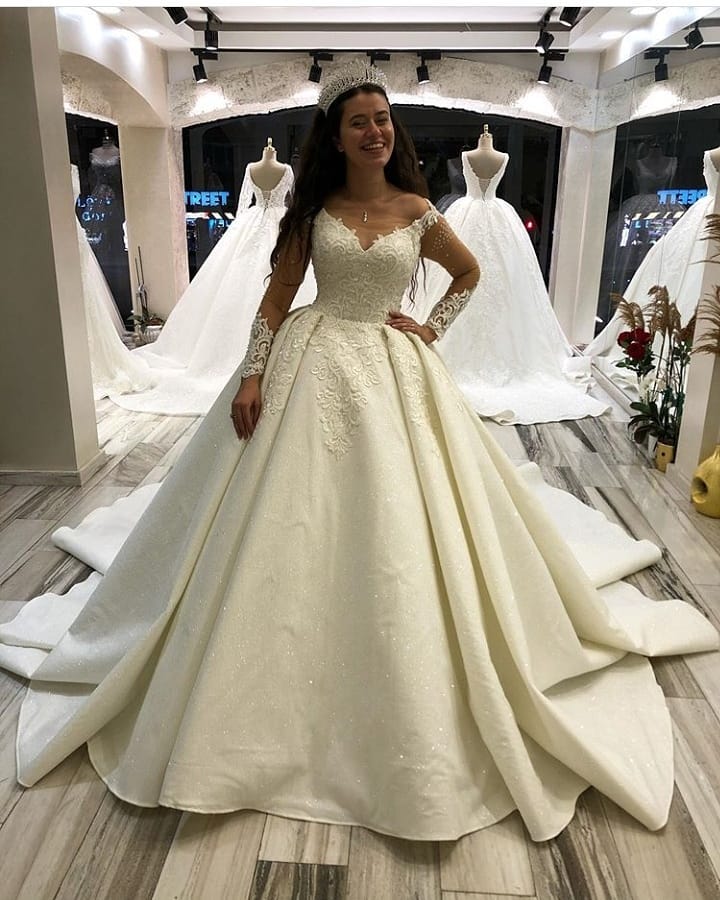 Vestido de Noiva Elegante Longo Princesa com Decote Coração em Cetim e Mangas