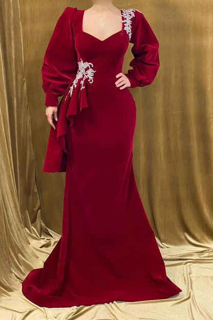 Elegante vestido de fiesta largo de sirena con cuentas de terciopelo rojo y mangas largas