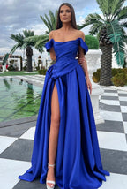 Elegante abito lungo da sera blu reale a linea ad A in raso con spalle scoperte e spacco