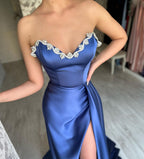 Elegante abito lungo da sera blu reale a linea ad A senza maniche con spacco