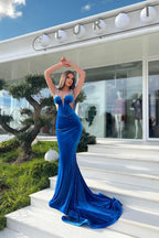 Elegante abito da sera lungo color blu reale con spalline a sirena in velluto e strascico