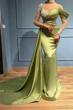 Elegante abito da sera lungo a sirena color salvia con collo alto e maniche lunghe