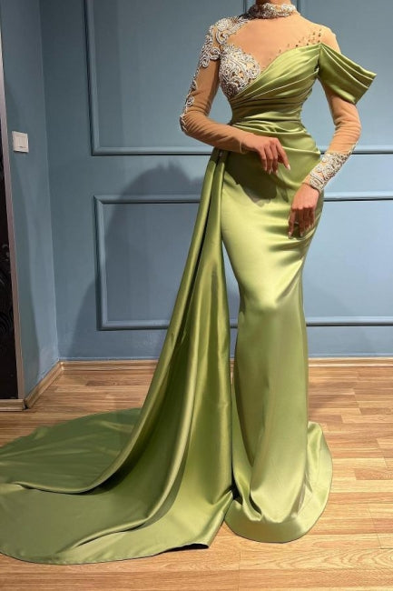 Elegantes langes, salbeigrünes Abendkleid im Meerjungfrau-Stil mit hohem Halsausschnitt und langen Ärmeln