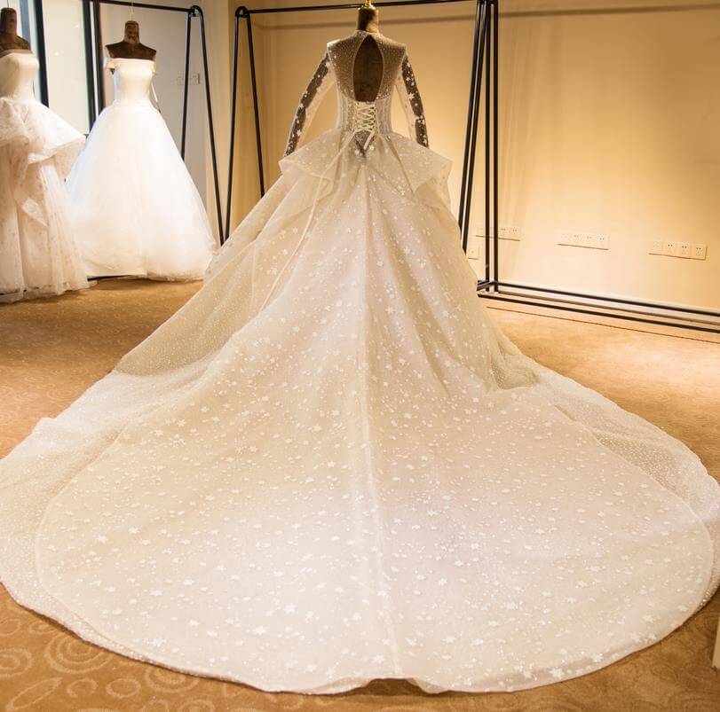 Elegantes Langarm Perlenbesetztes Tüll Ballkleid Glitzerndes Brautkleid 