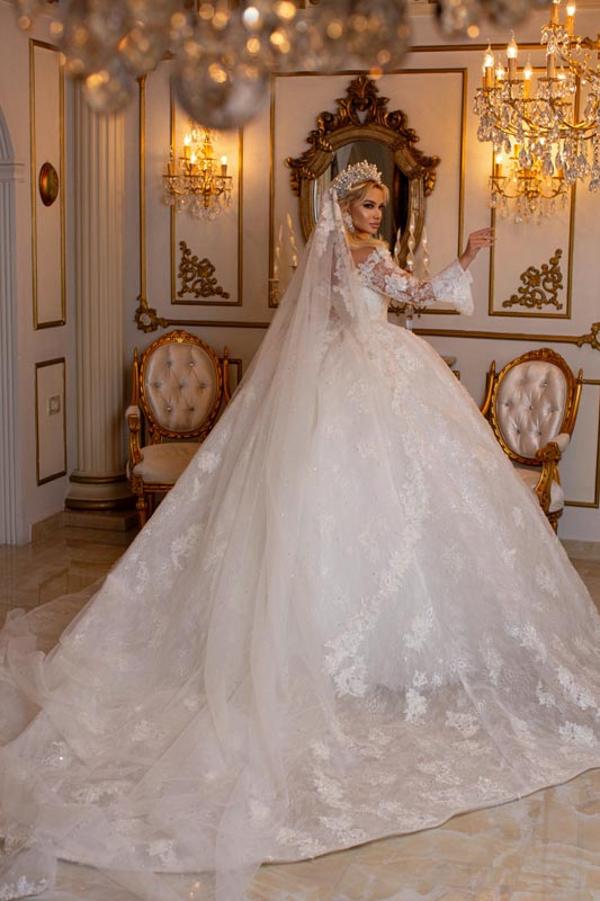 Elegantes Ballkleid mit langen Ärmeln, V-Ausschnitt und Herzausschnitt, Brautkleid mit Spitzenapplikationen