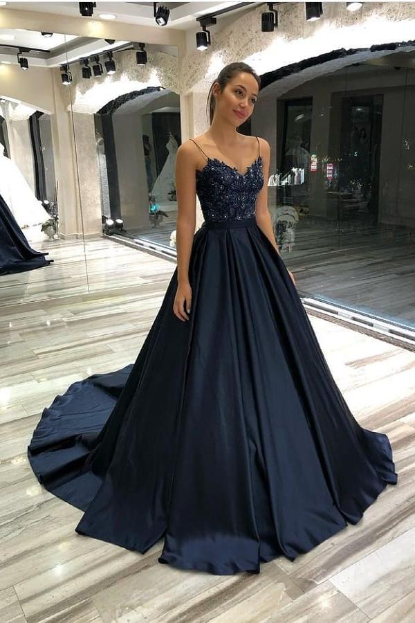 Elegante vestido de fiesta de princesa de satén con tirantes finos y escote en forma de corazón