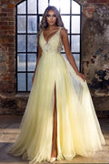 Elegante abito lungo giallo a linea ad A senza maniche con scollo a V per ballo di fine anno