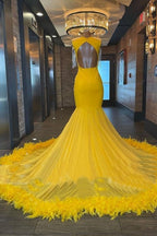 Elegante abito lungo giallo senza maniche a sirena con nappine, perline e applicazioni per il ballo di fine anno